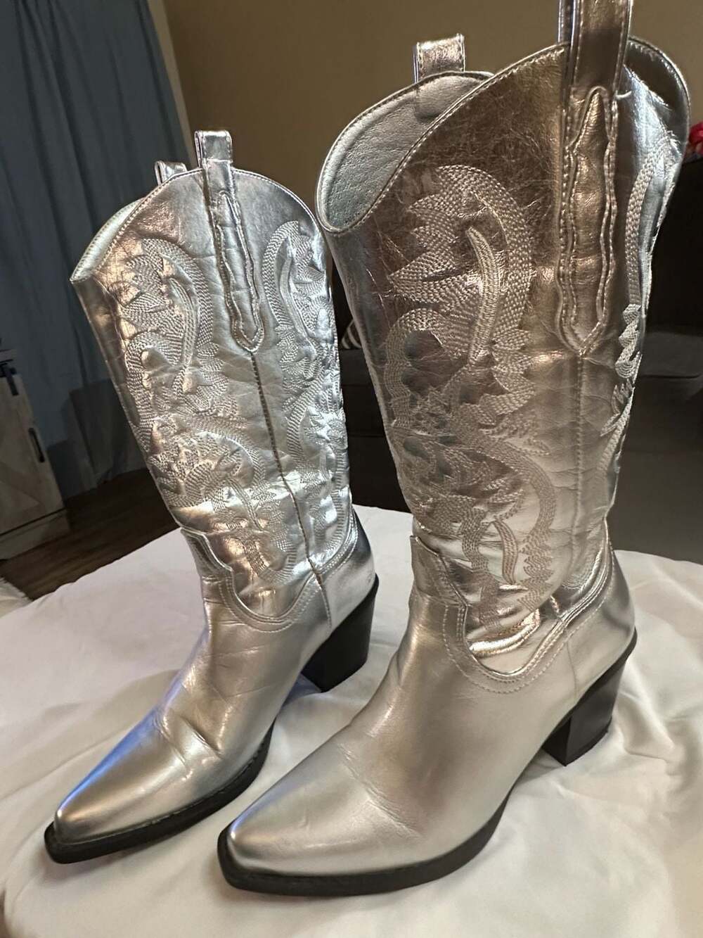 Metallic Silver Embroidered Pointed Toe Cowboy Boots Size 8 EU 39